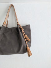 Load image into Gallery viewer, TOTE bag made entirely of Italian leather. Amelie bag