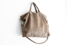 Load image into Gallery viewer, Leather crossbody bag, made of italian leather. Silvie leather shoulder bag