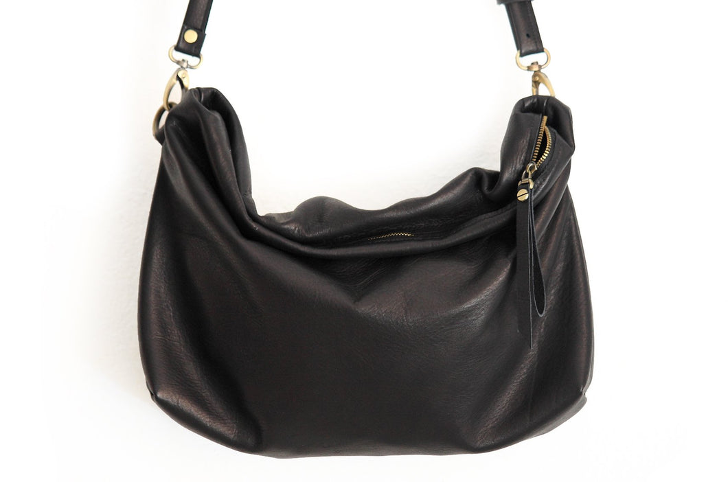 Leather cross-boby bag made of italian Black leather. Silvie leather shoulder bag