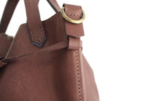 Load image into Gallery viewer, Bucket bag, shoulder bag made of italian leather, vegetable tanned and oiled. Agata bucket bag