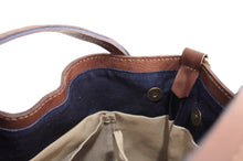 Load image into Gallery viewer, Bucket bag, shoulder bag made of italian leather, vegetable tanned and oiled. Agata bucket bag