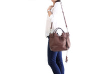 Load image into Gallery viewer, Bucket bag, shoulder bag made of italian leather, vegetable tanned and oiled. Agata bucket bag