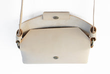 Load image into Gallery viewer, Crossbody bag made of italian leather, vegetable tanned. Gloria bag
