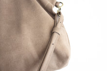 Load image into Gallery viewer, Leather crossbody bag, made of italian leather. Silvie leather shoulder bag