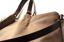 Load image into Gallery viewer, Susy Canvas and leather shoulder bag, made of water resistant canvas and leather