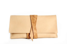 Load image into Gallery viewer, Giulia Leather wallet made of vegetable tanned leather. Customizable with your initials