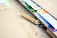 Load image into Gallery viewer, Giulia Leather wallet made of vegetable tanned leather. Customizable with your initials